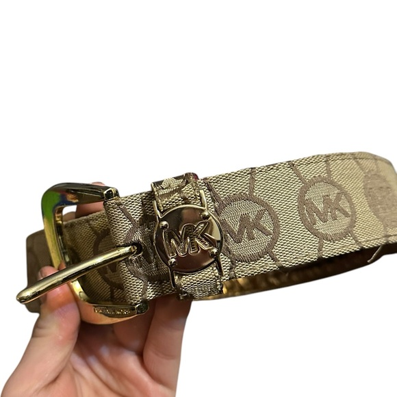 Michael Kors logo belt gold interior - Picture 4 of 6